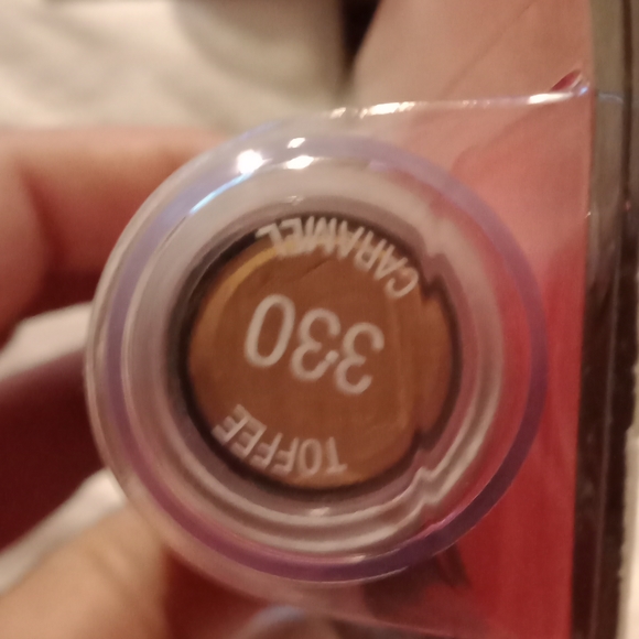 4 Maybelline superstay toffee foundation stick - Picture 3 of 3